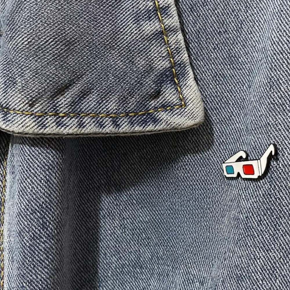Retro 3D Glasses Pin